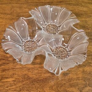 MIKASA Sunflower Frost Round Crimped Ruffled Edge Divided 3 Section Bowl Decor